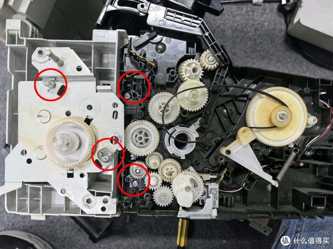 记住各个齿轮的位置，免得安装不回去